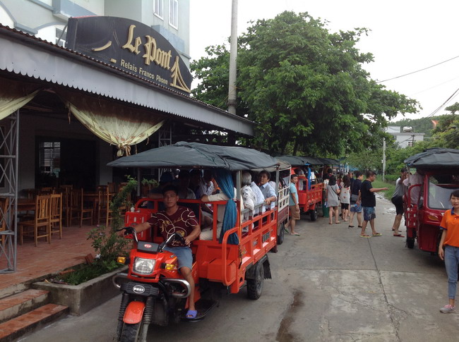 Xe Tuk Tuk là phương tiện di chuyển đặc trưng trên đảo