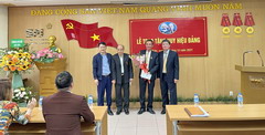 Lễ trao tặng Huy hiệu 30 năm tuổi Đảng cho đồng chí Nguyễn Mậu Hoà