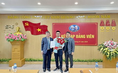 Lễ kết nạp Đảng viên mới Bùi Việt Anh- Chi bộ phòng Kinh doanh Xuất nhập khẩu